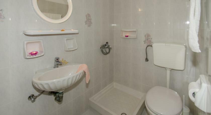 Andreas And Petrinela Rooms Triovasálos Екстериор снимка