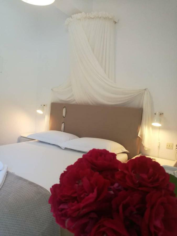 Andreas And Petrinela Rooms Triovasálos Екстериор снимка