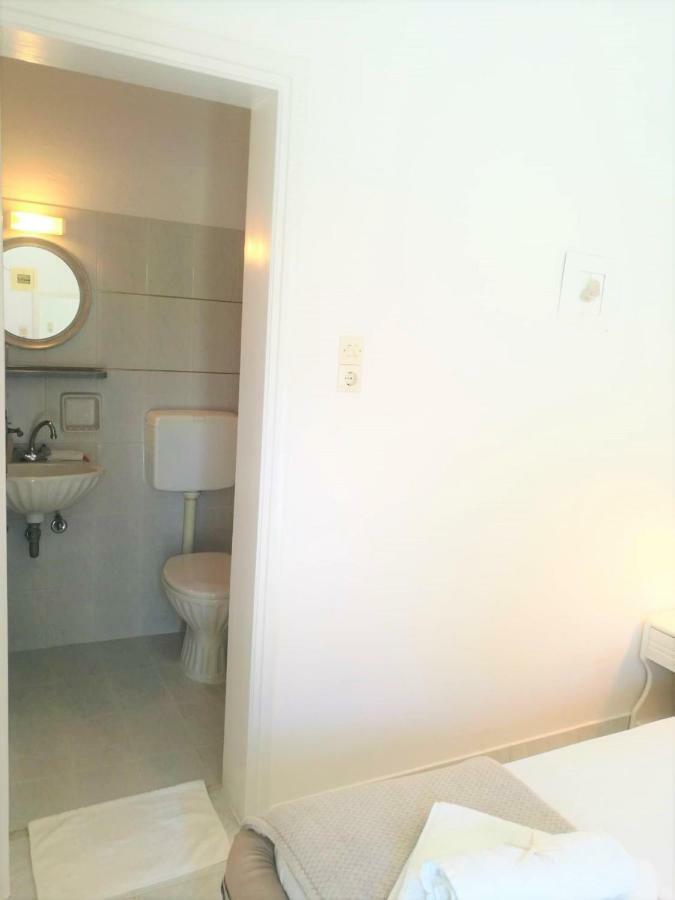 Andreas And Petrinela Rooms Triovasálos Екстериор снимка