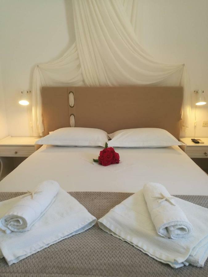 Andreas And Petrinela Rooms Triovasálos Екстериор снимка